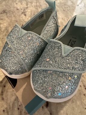 TOMS Glitter Slip On Shoes Kids Size 4 NIB Blue Sparkle Toddler Sneakers